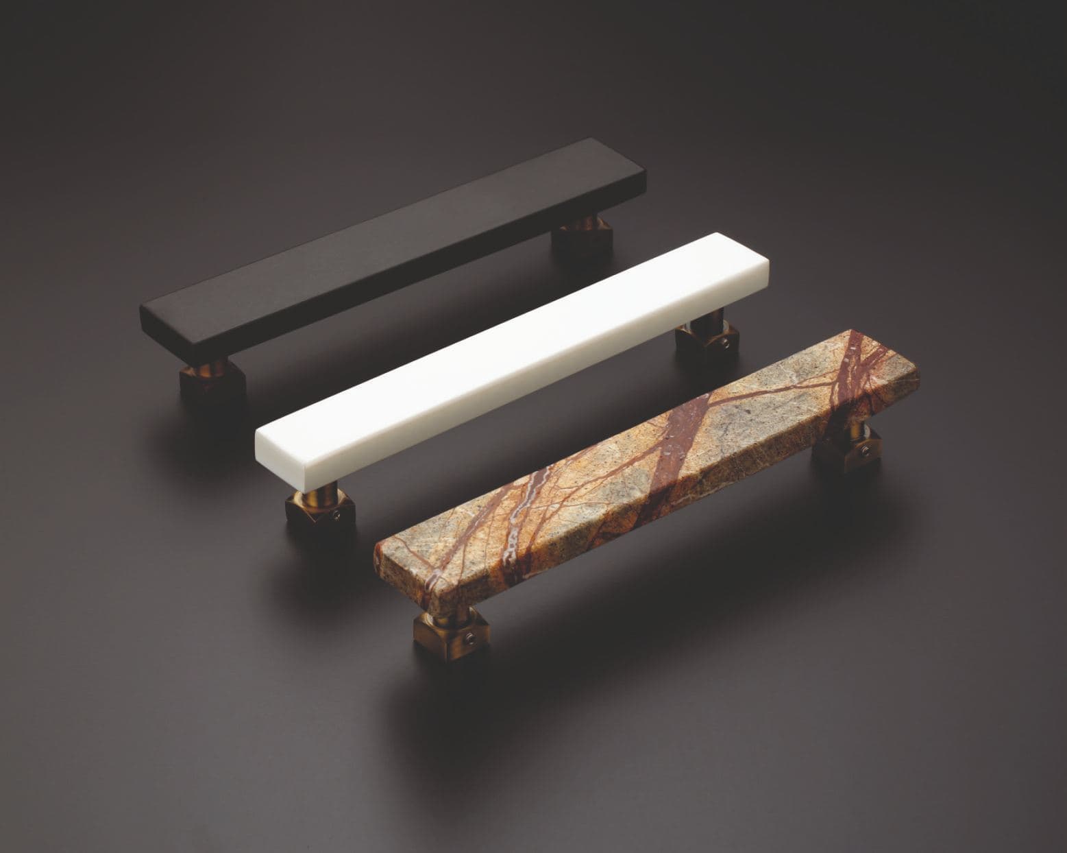Cabinet & Pull Handles